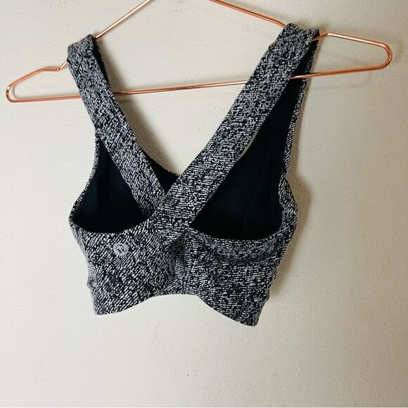 EUC Lululemon Black Printed Criss Cross Back Sports Bra 2 - Picture 6 of 6